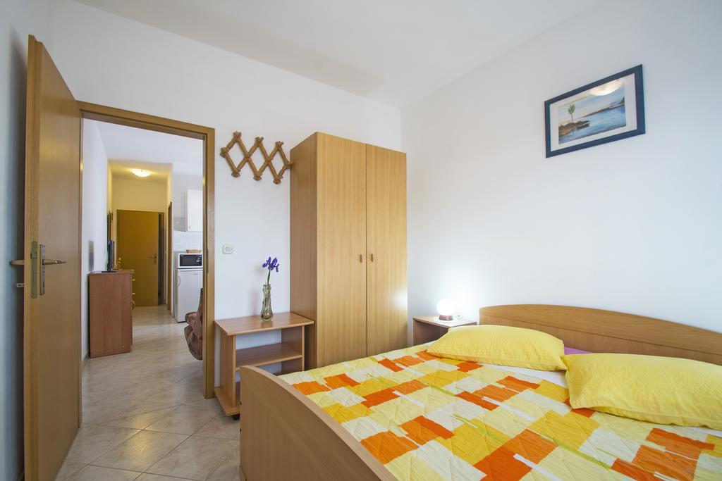 Apartments Iris ราบัซ ภายนอก รูปภาพ