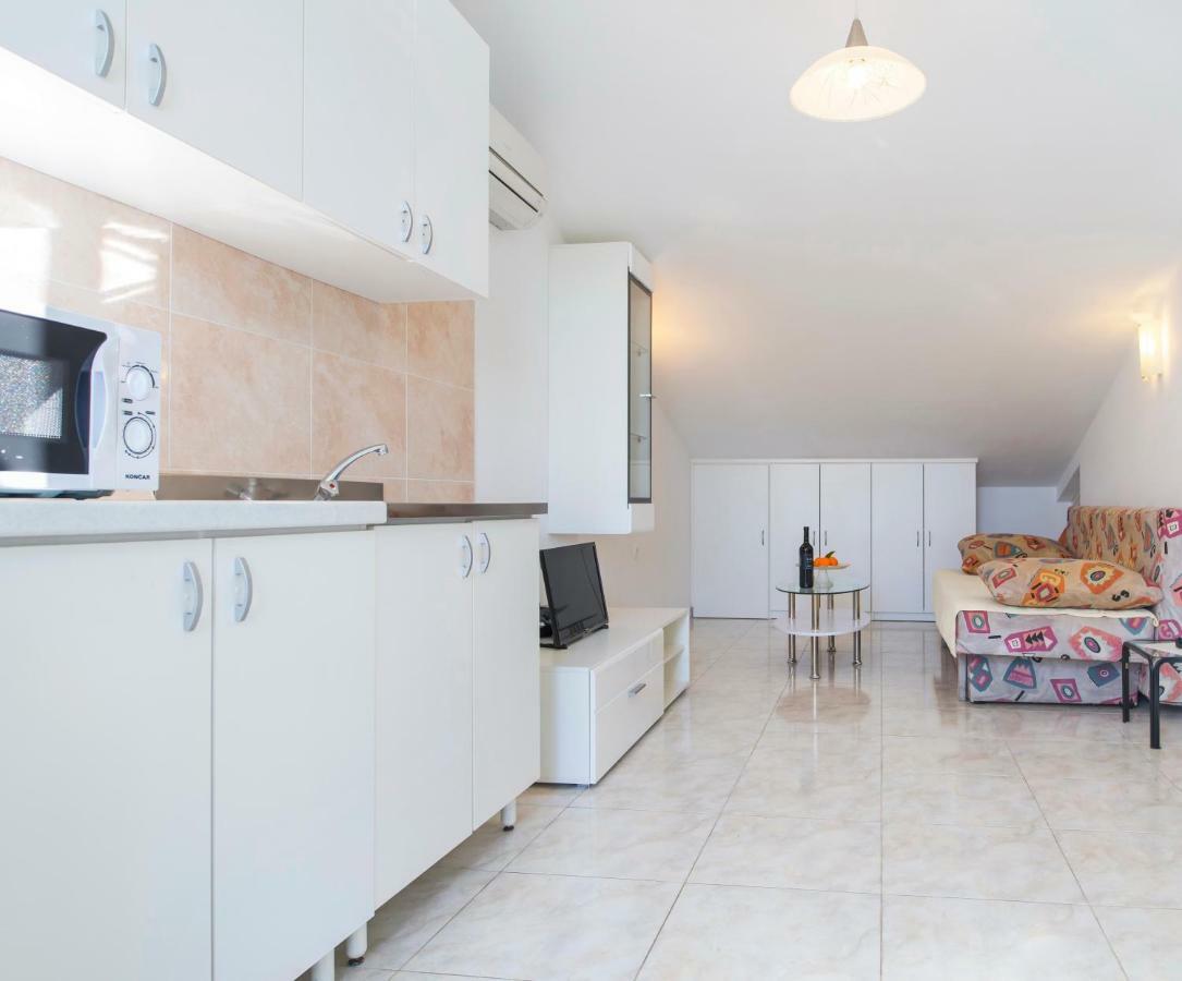Apartments Iris ราบัซ ภายนอก รูปภาพ