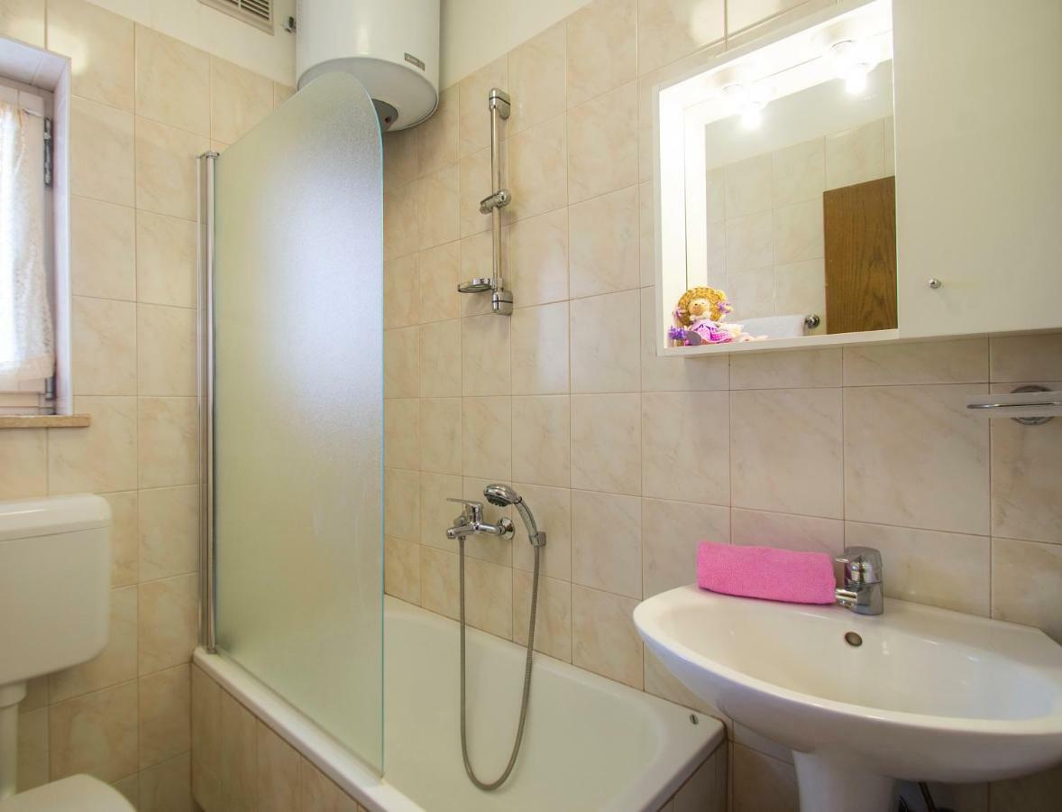 Apartments Iris ราบัซ ภายนอก รูปภาพ